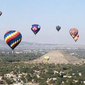 teotihuacan-with-sky-balloons